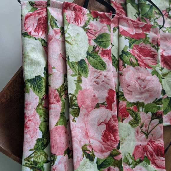 Face Covering - Rose Floral - Picture 2 of 6